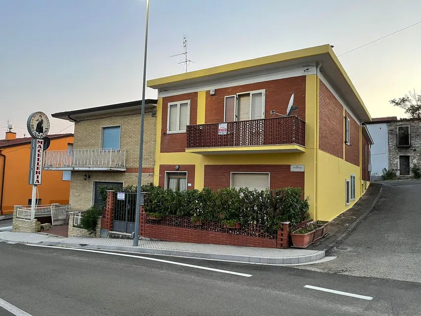 Casa indipendente in vendita in via Valfortore