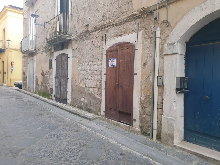 Locale in vendita in via S. Ten. Antonio Grasso