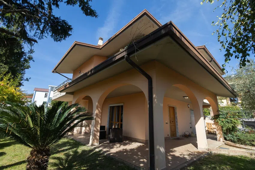 Villa in vendita in s.p. 146 s.n.c