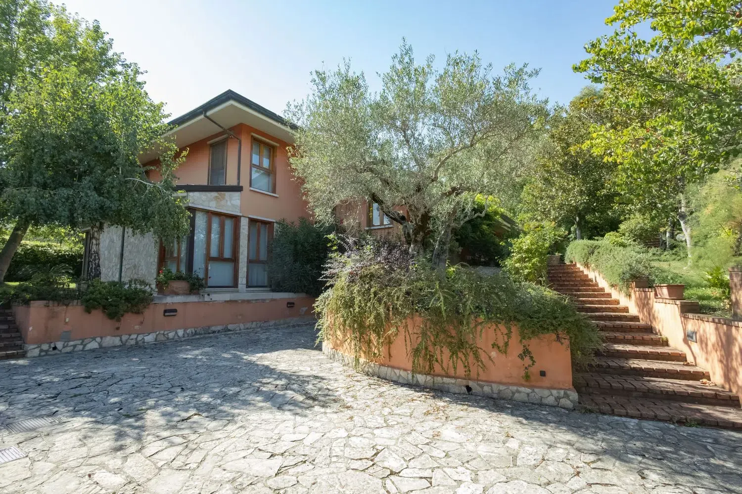 Villa in vendita in Via A. De Longis, 26